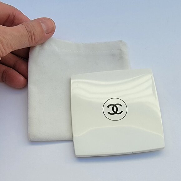 CHANEL portable compact white mirror with pouch 3" x 3" - Picture 1 of 9